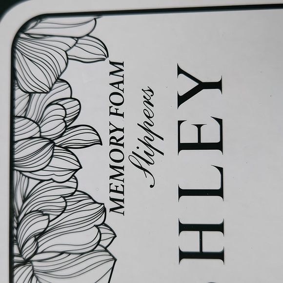 NEW Laura Ashley Memory Foam Slippers - Picture 5 of 8